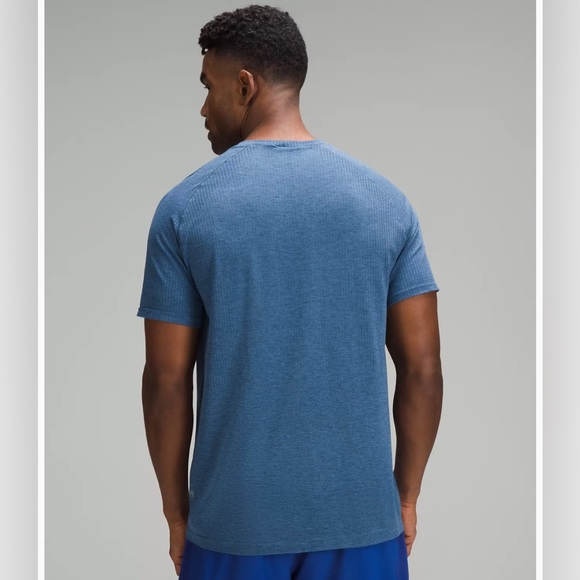 Lululemon Athletica Men’s Metal Vent Tech Short-Sleeve Shirt in Blue/Red Multi - Picture 3 of 9